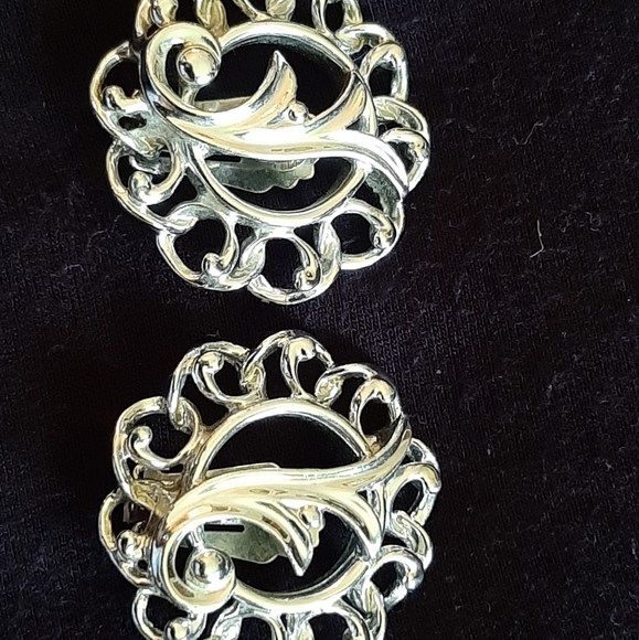 Vintage Sarah Coventry Earrings - Picture 1 of 2